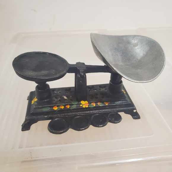Vintage Cast Iron weight scale in working condition - Picture 1 of 11